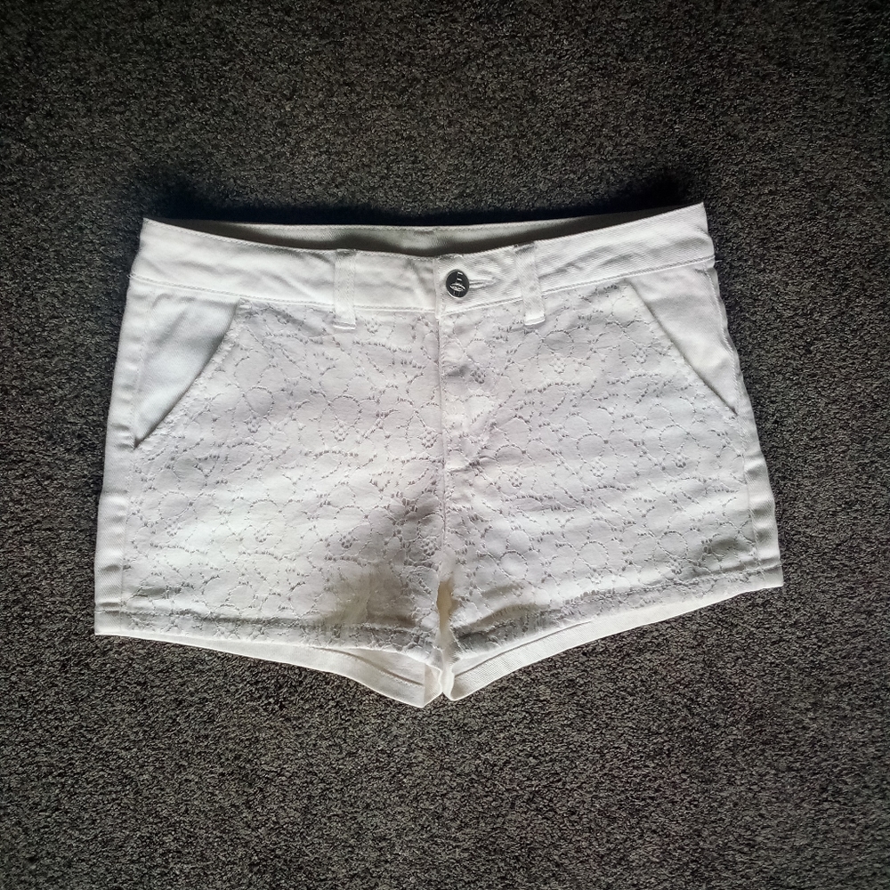 Buffalo White Lace Detailed Jean Shorts